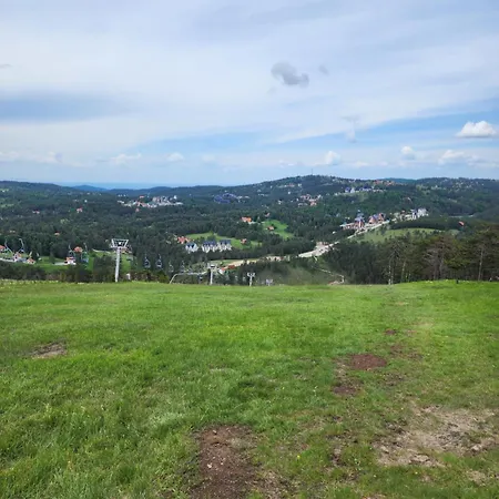 アパート Planinski San